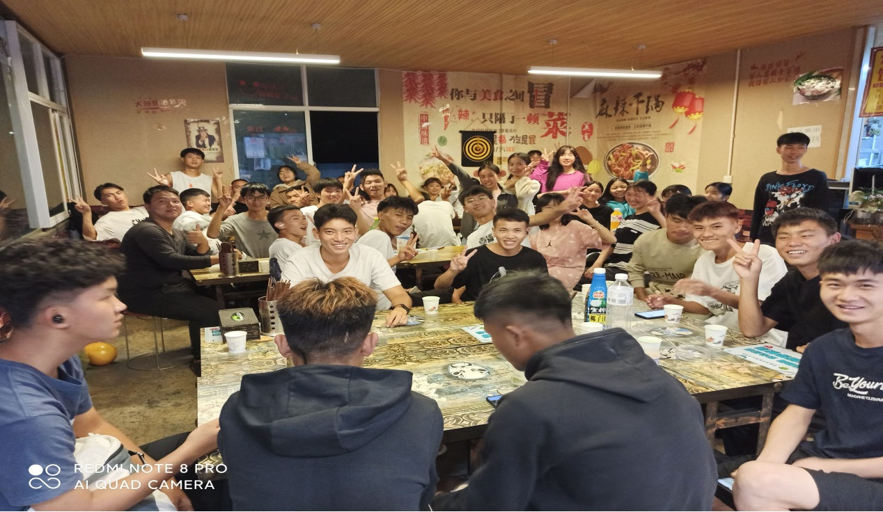海上生明月  天涯共此时