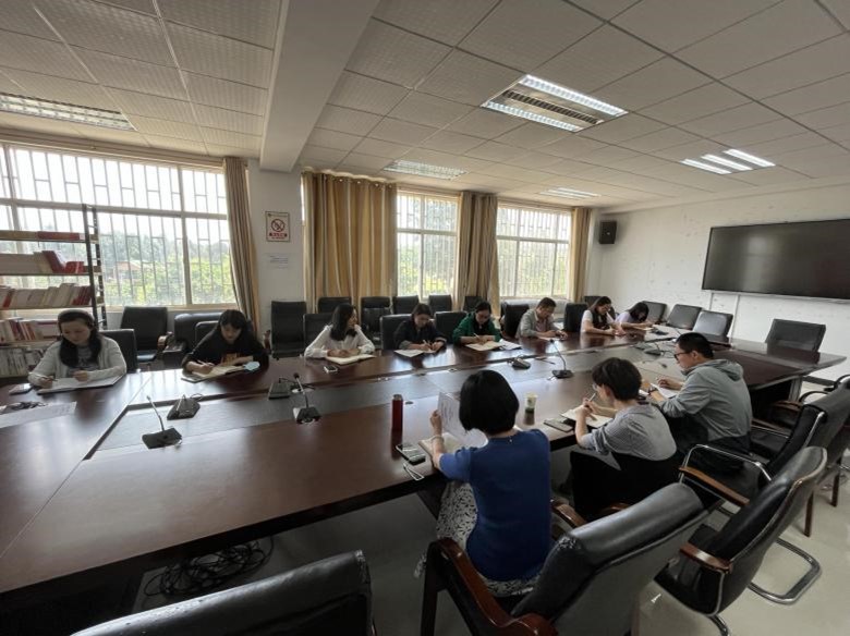 经济管理学院召开行政坐班人员工作会议