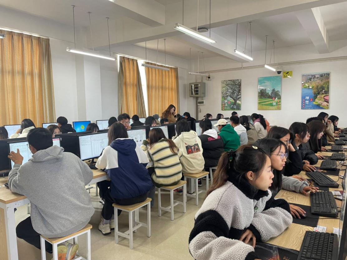 扫舍除尘，“寓”见美好 ——经济管理学院开展宿舍卫生 大扫除暨安全大检查主题活动