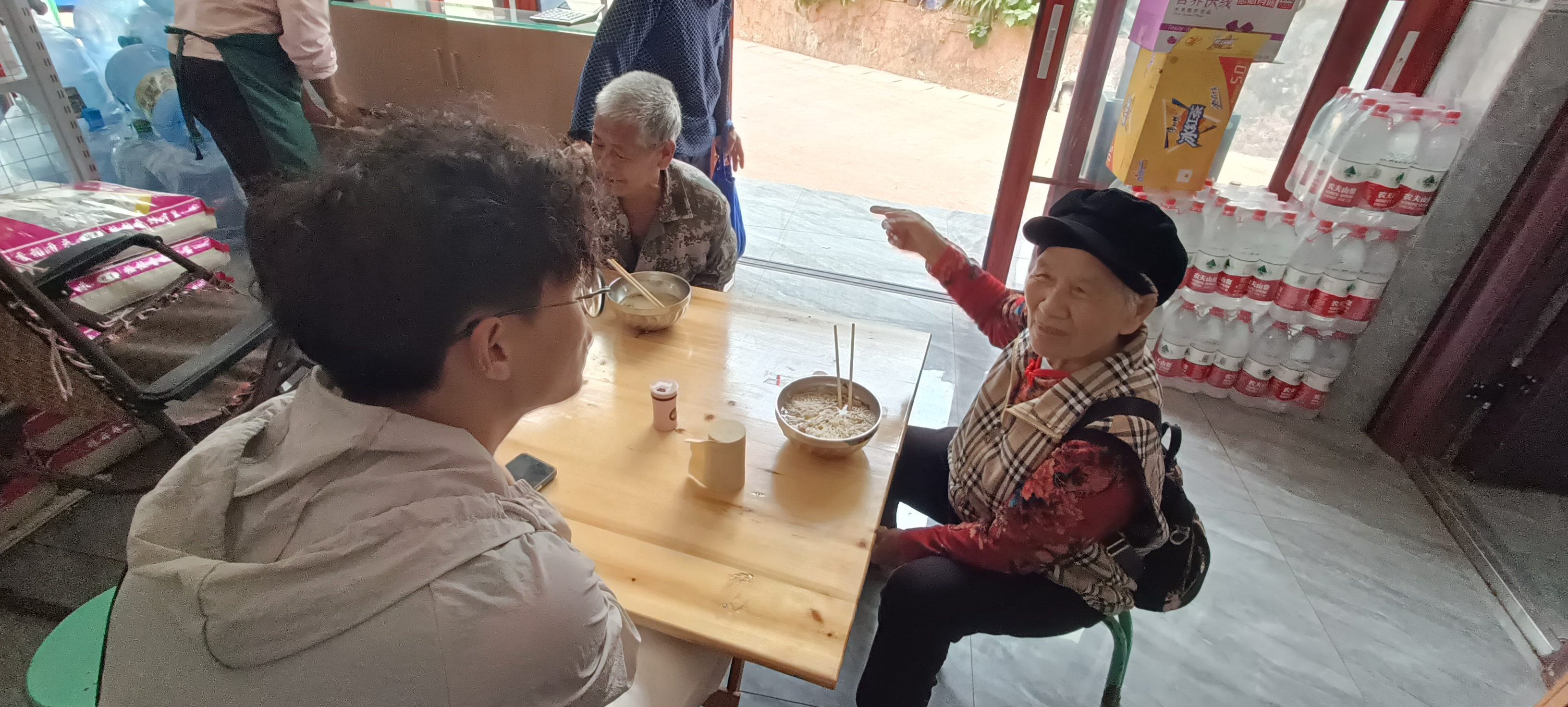 经济管理学院师生调研团队深入勐腊县开展田野调查
